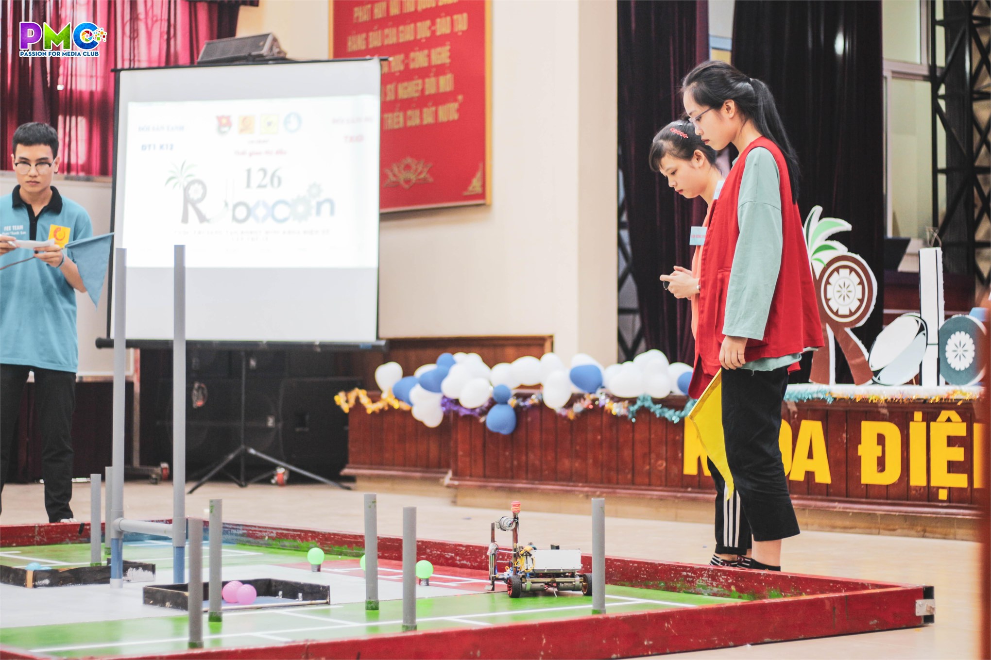 18 đội tham gia tranh tài tại cuộc thi sáng tạo robot mini khoa điện tử năm 2019