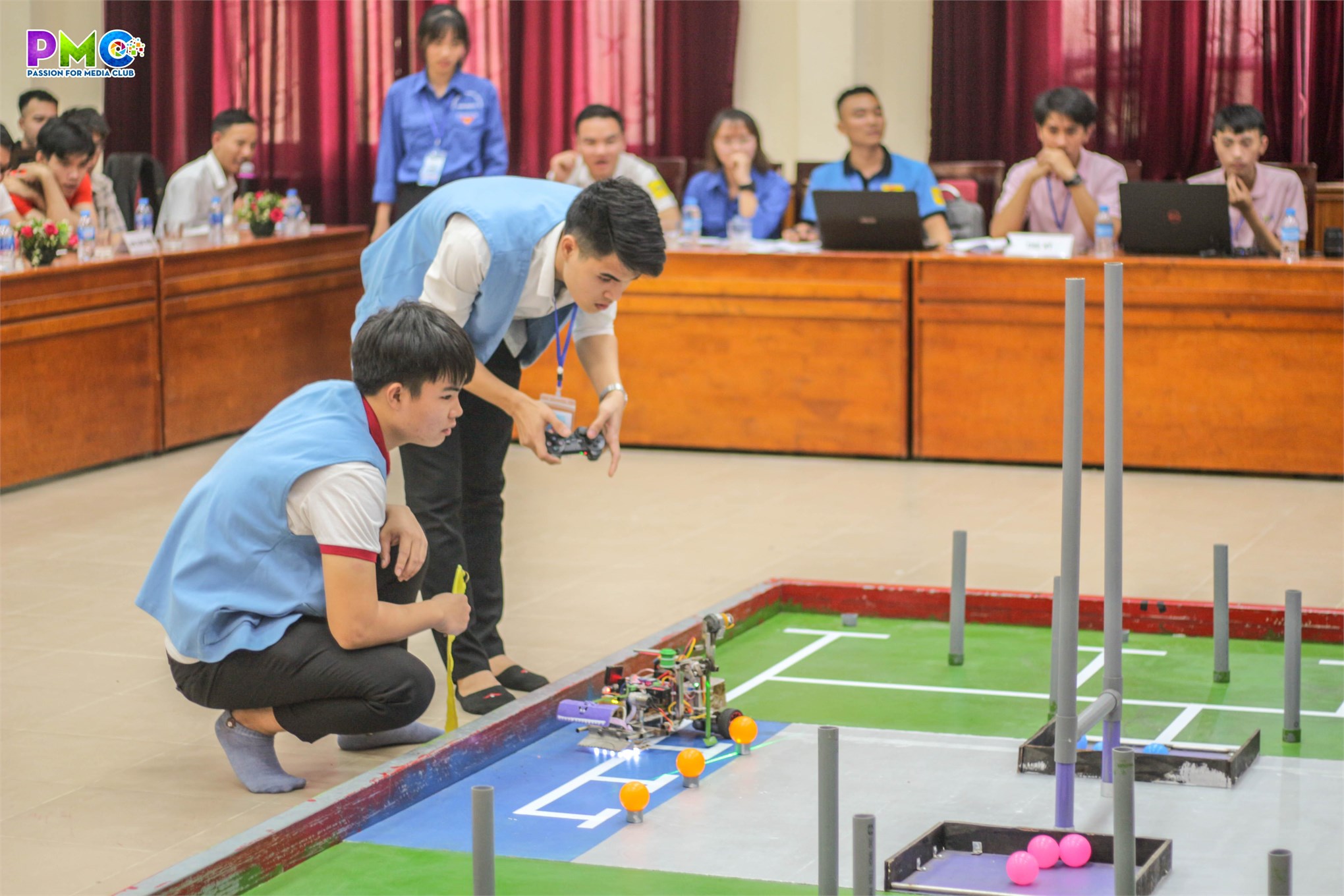 18 đội tham gia tranh tài tại cuộc thi sáng tạo robot mini khoa điện tử năm 2019