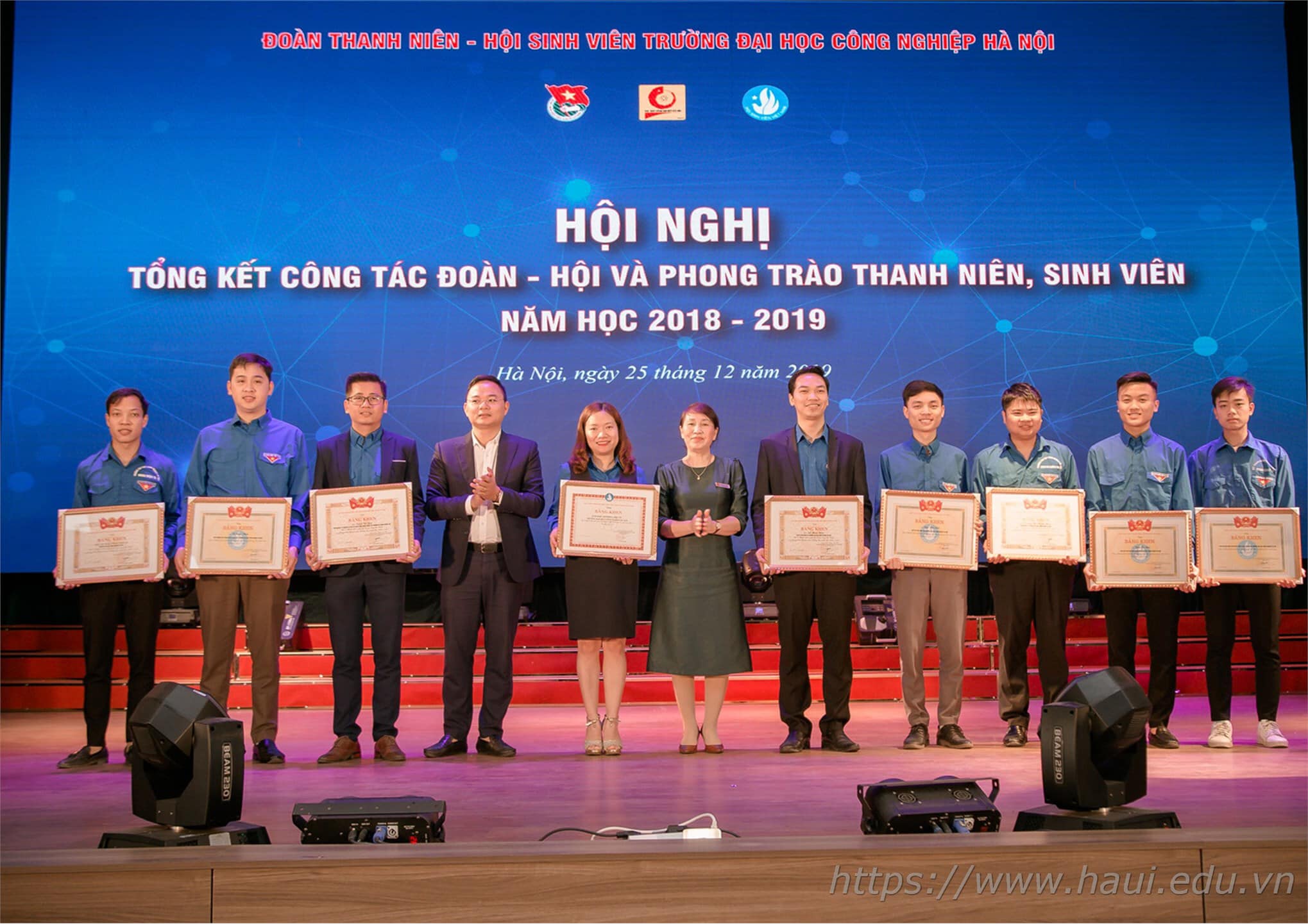 Liên chi Đoàn khoa Điện tử xuất sắc nhận Bằng khen của Trung ương Đoàn năm học 2018 - 2019