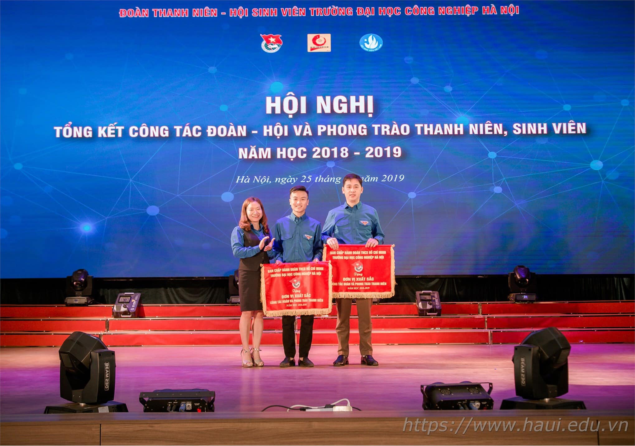 Liên chi Đoàn khoa Điện tử xuất sắc nhận Bằng khen của Trung ương Đoàn năm học 2018 - 2019
