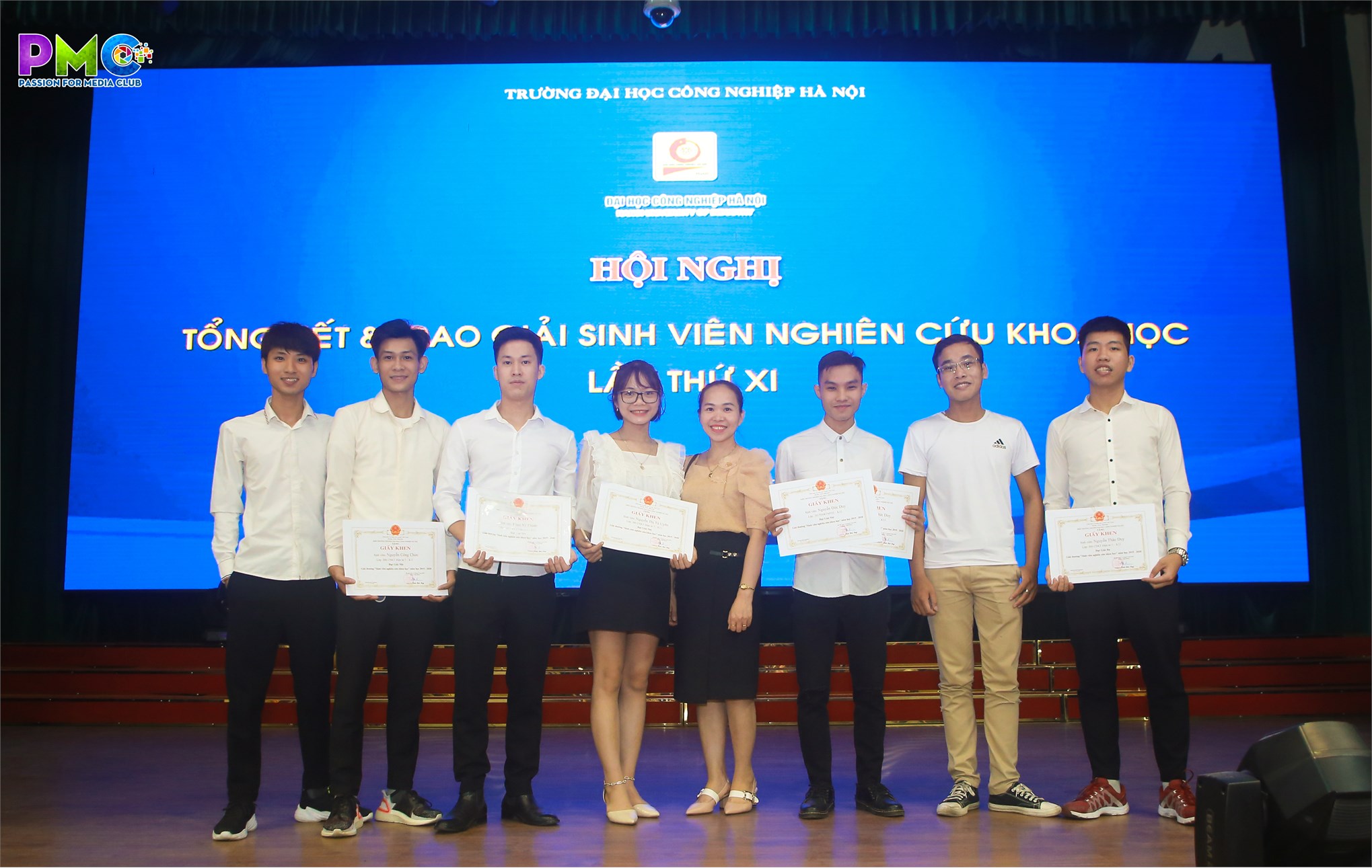 Sinh viên Khoa Điện tử giành 2 giải nhất trong hội Hội nghị tổng kết và trao giải sinh viên nghiên cứu khoa học lần thứ XI