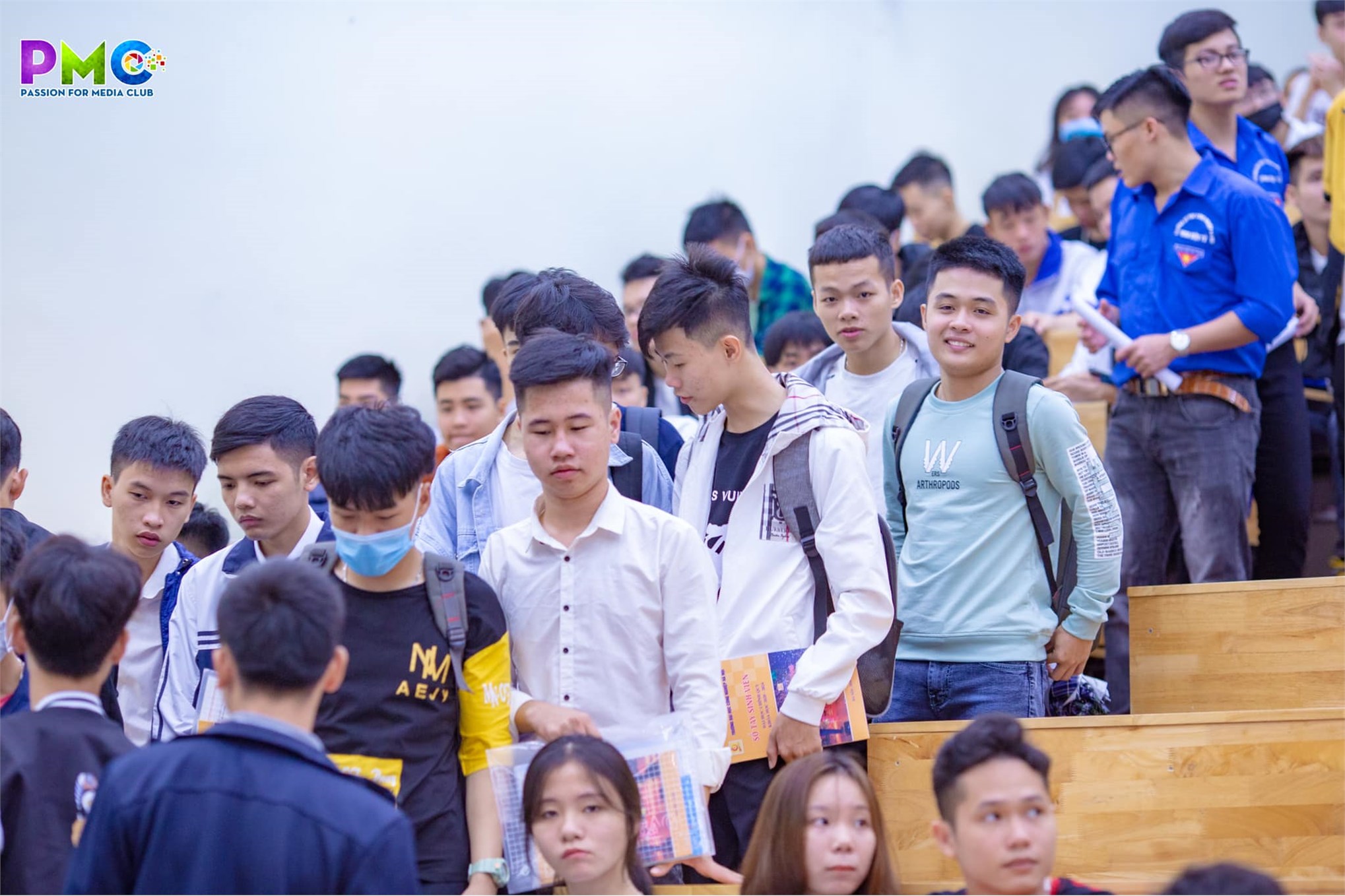 Khoa Điện tử chào đón hơn 700 sinh viên về nhập học