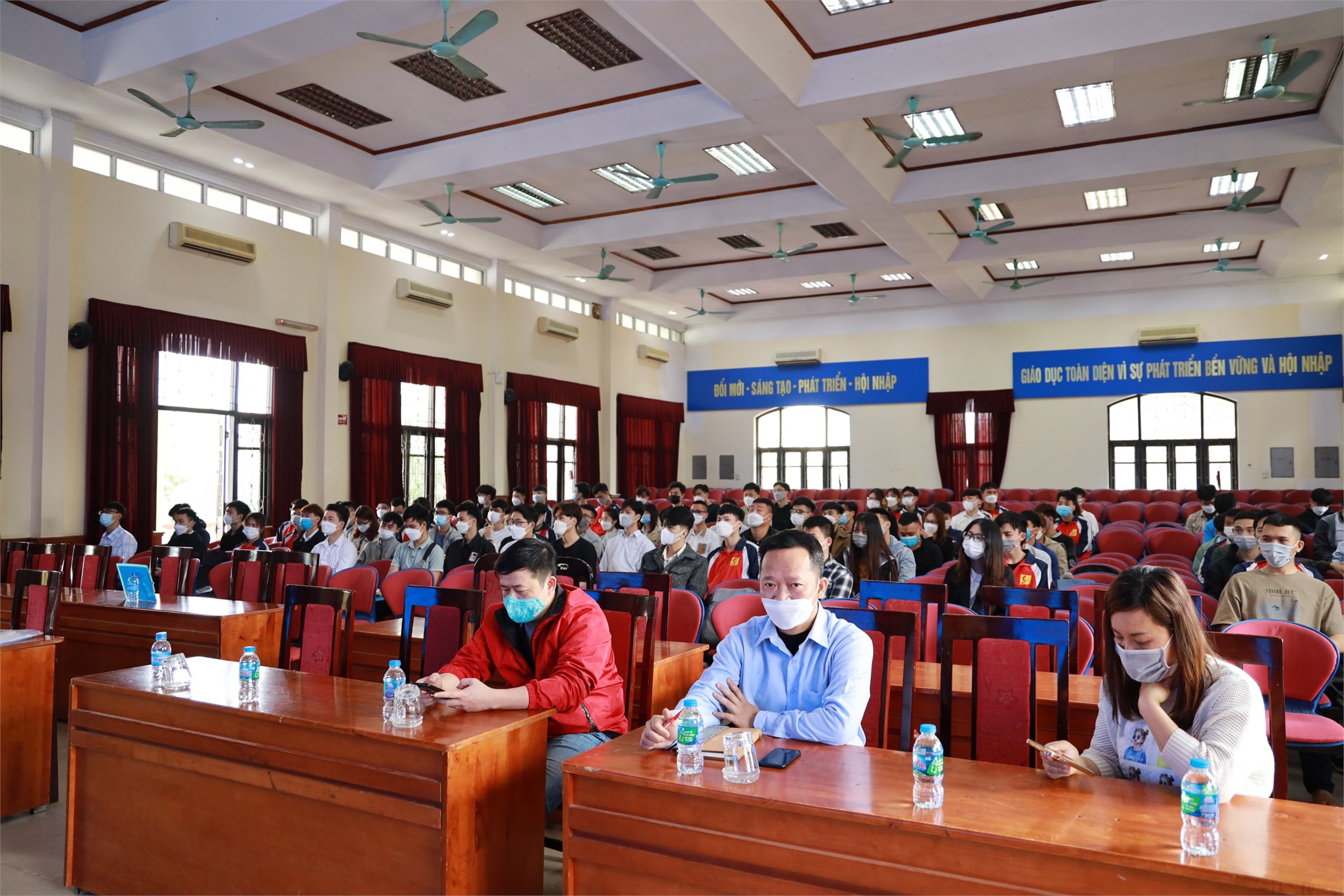 Hơn 150 sinh viên tham dự hội thảo việc làm, tuyển dụng cán bộ nguồn Công ty TNHH New Wing Interconnect Technology