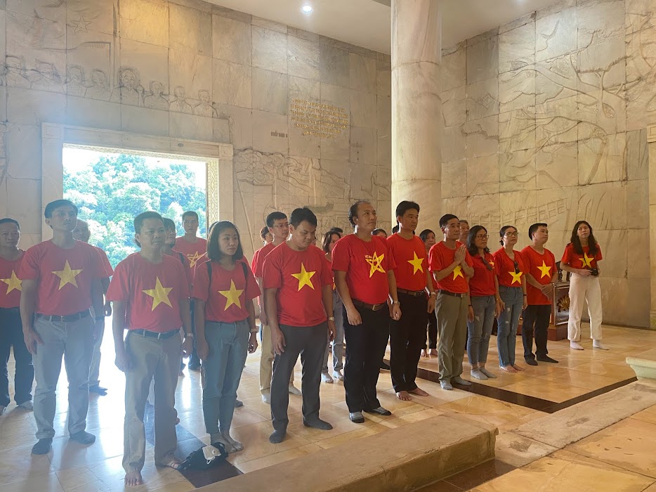 Chi bộ Khoa Điện tử tổ chức về nguồn theo dòng lịch sử tại Cao Bằng