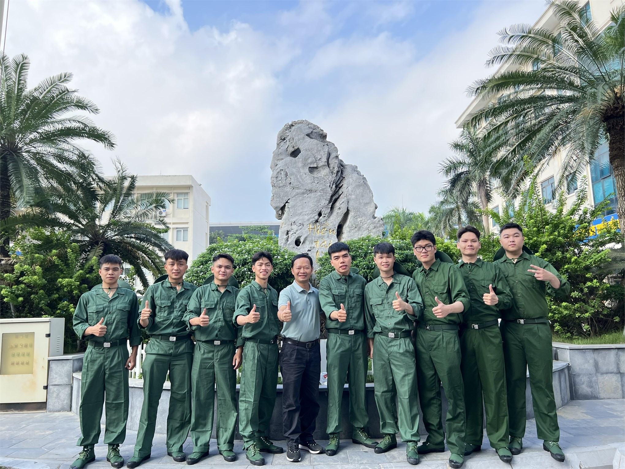 09 sinh viên khoa Điện tử trúng tuyển khóa đào tạo Sỹ Quan dự bị năm 2023