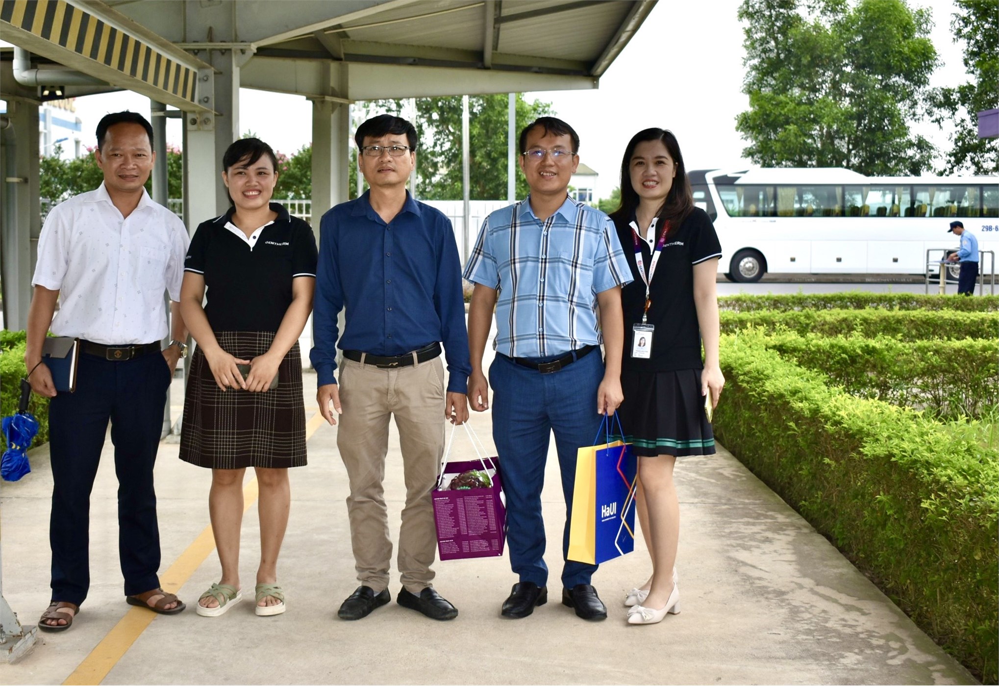 Sinh viên Đại học Công nghiệp Hà Nội tham quan học tập tại công ty Gentherm Việt Nam