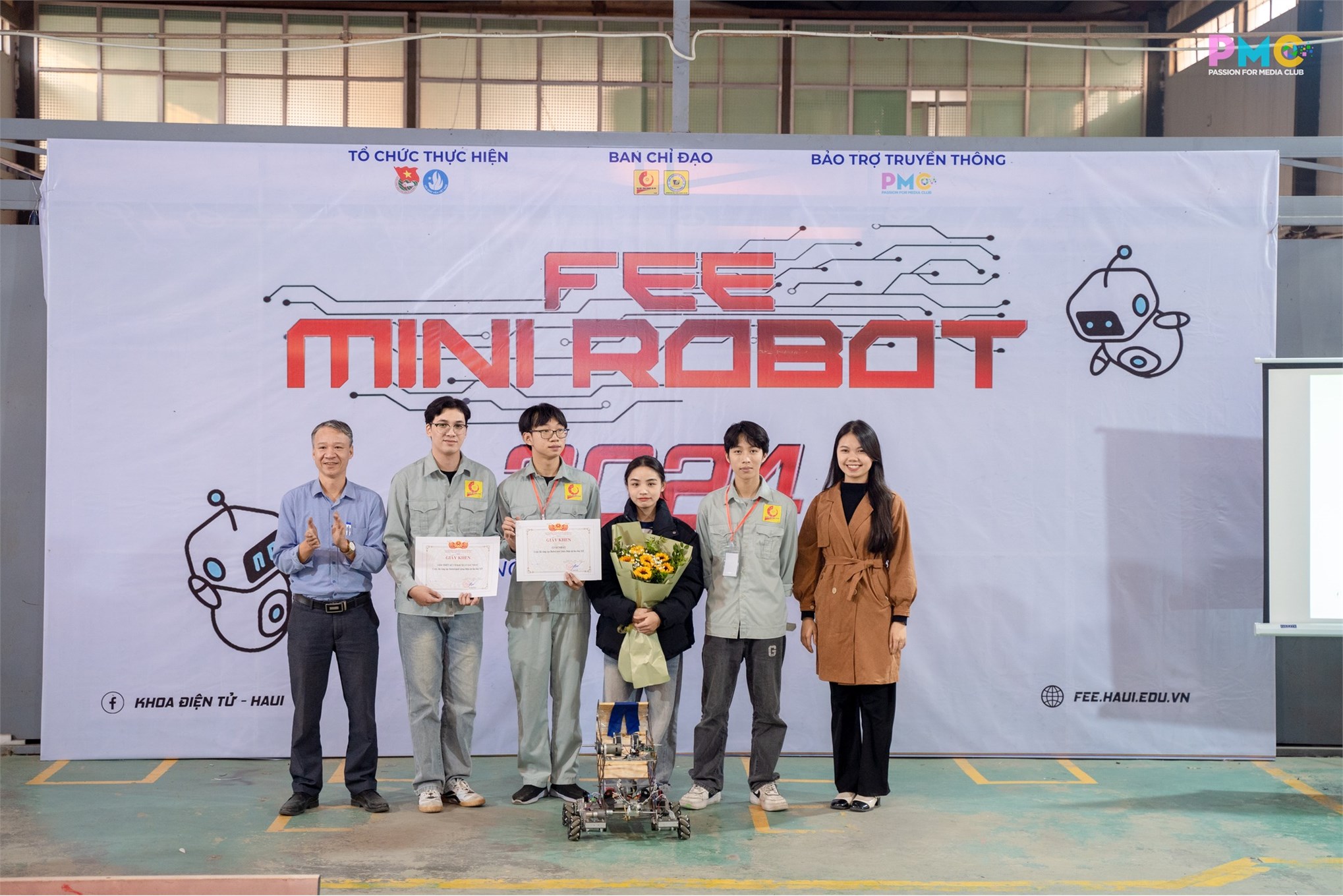 Cuộc Thi Robot Mini Khoa Điện Tử 2024: Màn Tranh Tài Hấp Dẫn Đầy Sáng Tạo