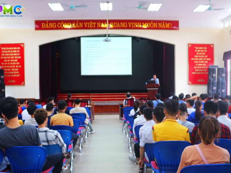 Đón sinh viên khóa 13 trở về Hà Nội và cố vấn đầu năm học 2019 - 2020