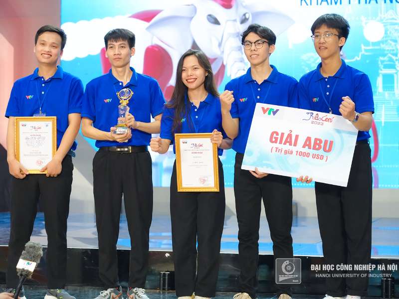 Sau 15 năm chờ đợi Đội DCN-ĐT02 đăng quang vô địch Cuộc thi Sáng tạo Robot Việt Nam năm 2023